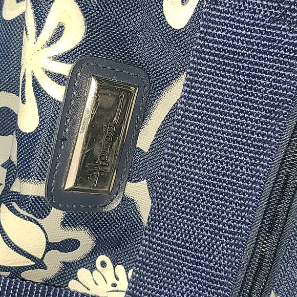 Hawaii Rolling Extendable Travel Bag - Picture 2 of 11